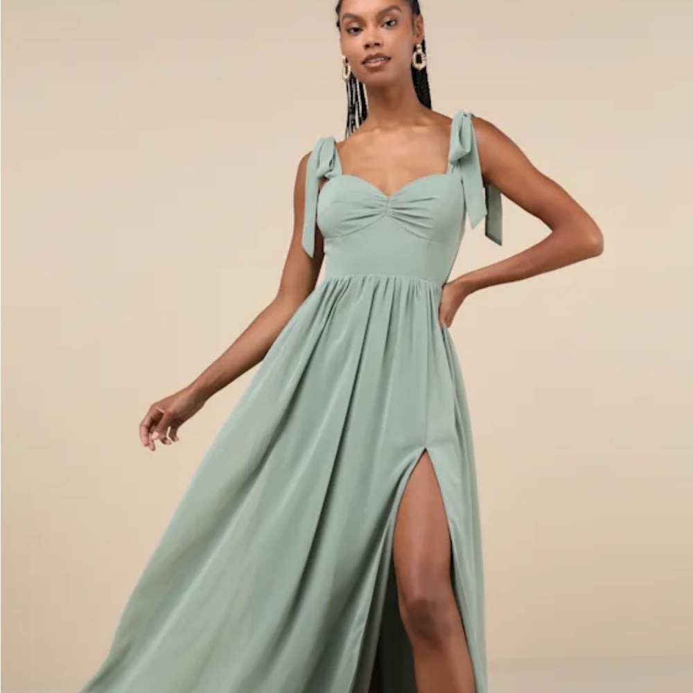 Lulu's Green Sleeveless Maxi Gown with Sweetheart Neckline